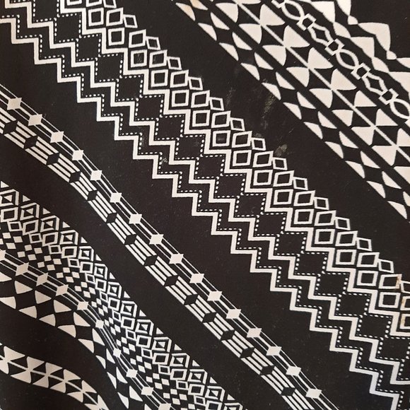 Allison Daley top Size Large short sleeved black and white - Picture 6 of 8